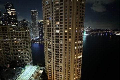 Condo in Miami, Florida, 1 bedroom  № 1696627 - photo 12