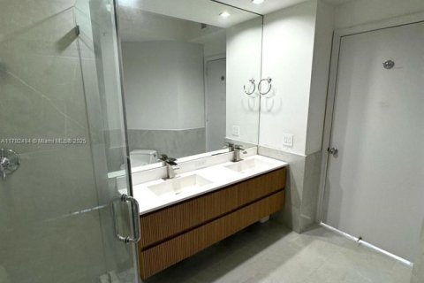 Condo in Miami, Florida, 1 bedroom  № 1696627 - photo 23