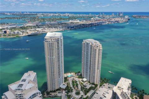 Condo in Miami, Florida, 1 bedroom  № 1696627 - photo 27