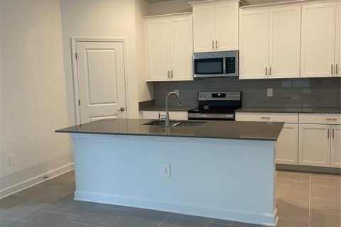 Casa en venta en Davenport, Florida, 4 dormitorios, 188.96 m2 № 1885315 - foto 2