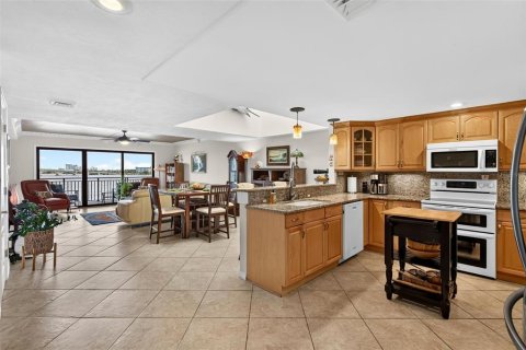 Condo in Daytona Beach, Florida, 3 bedrooms  № 2291399 - photo 11
