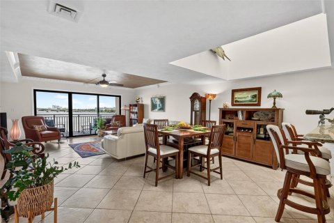 Condo in Daytona Beach, Florida, 3 bedrooms  № 2291399 - photo 18