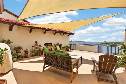 Condo in Daytona Beach, Florida, 3 bedrooms  № 2291399 - photo 2