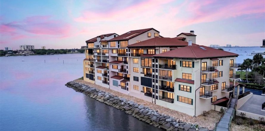 Condo in Daytona Beach, Florida, 3 bedrooms  № 2291399