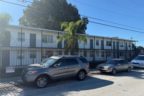 Снять в аренду виллу или дом в Майами, Флорида 2 спальни, 72.93м2, № 2055646 - фото 3