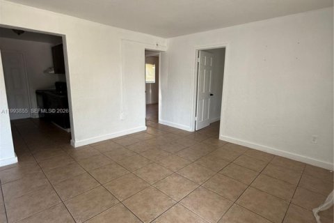 Снять в аренду виллу или дом в Майами, Флорида 2 спальни, 72.93м2, № 2055646 - фото 7