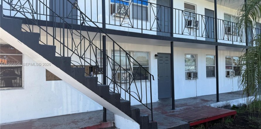 Дом в Майами, Флорида 2 спальни, 72.93м2 № 2055646