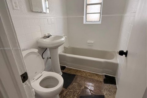 Снять в аренду виллу или дом в Майами, Флорида 2 спальни, 72.93м2, № 2055646 - фото 5