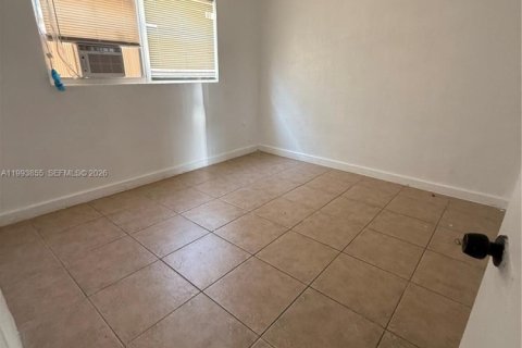 Снять в аренду виллу или дом в Майами, Флорида 2 спальни, 72.93м2, № 2055646 - фото 2