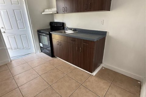 Снять в аренду виллу или дом в Майами, Флорида 2 спальни, 72.93м2, № 2055646 - фото 8