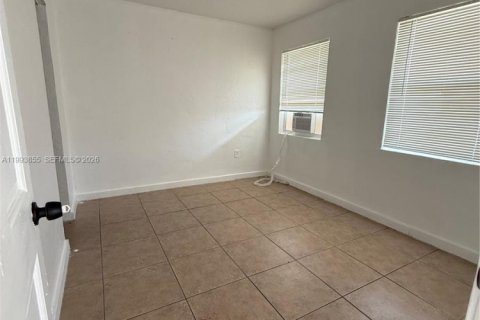 Снять в аренду виллу или дом в Майами, Флорида 2 спальни, 72.93м2, № 2055646 - фото 9