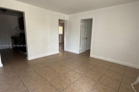 Снять в аренду виллу или дом в Майами, Флорида 2 спальни, 72.93м2, № 2055646 - фото 6