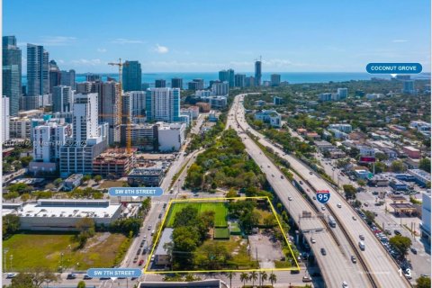 Propiedad comercial en venta en Miami, Florida № 1868107 - foto 8