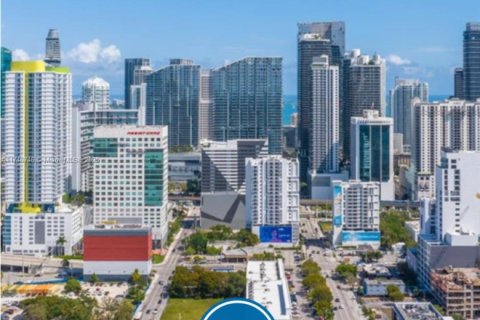 Propiedad comercial en venta en Miami, Florida № 1868107 - foto 2