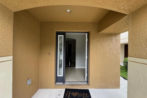 Casa en alquiler en Gibsonton, Florida, 4 dormitorios, 227.98 m2 № 1819370 - foto 2