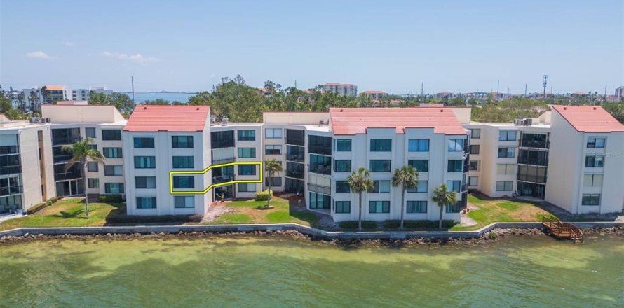 Condo à Saint Petersburg, Floride, 2 chambres № 1681424
