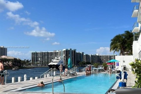 Hotel en venta en Hollywood, Florida, 1 dormitorio, 65.22 m2 № 1956492 - foto 7