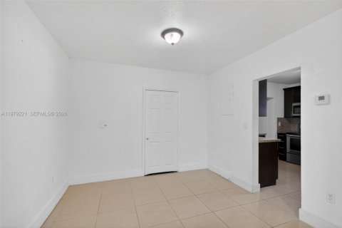 House in Miami, Florida 3 bedrooms, 158.58 sq.m. № 2043964 - photo 7
