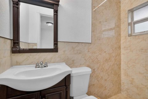House in Miami, Florida 3 bedrooms, 158.58 sq.m. № 2043964 - photo 26