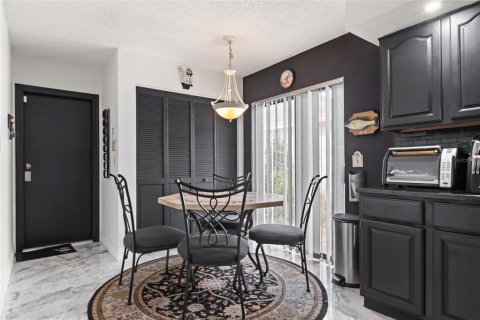 House in Orlando, Florida 2 bedrooms, 148.09 sq.m. № 2406359 - photo 8