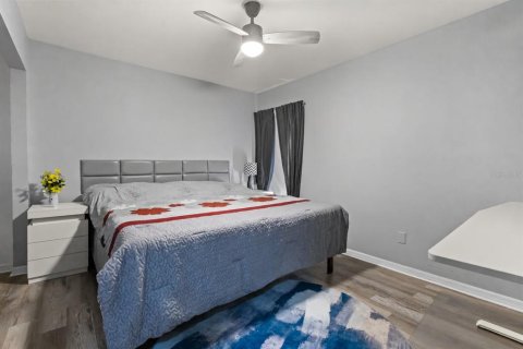House in Orlando, Florida 2 bedrooms, 148.09 sq.m. № 2406359 - photo 9