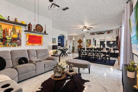 House in Orlando, Florida 2 bedrooms, 148.09 sq.m. № 2406359 - photo 6