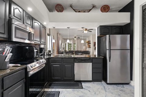 House in Orlando, Florida 2 bedrooms, 148.09 sq.m. № 2406359 - photo 5