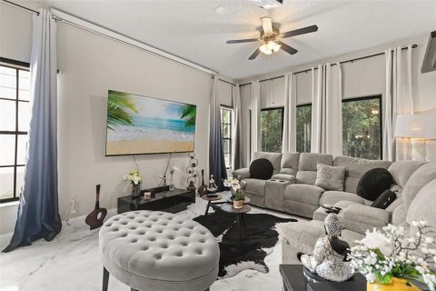 House in Orlando, Florida 2 bedrooms, 148.09 sq.m. № 2406359 - photo 3