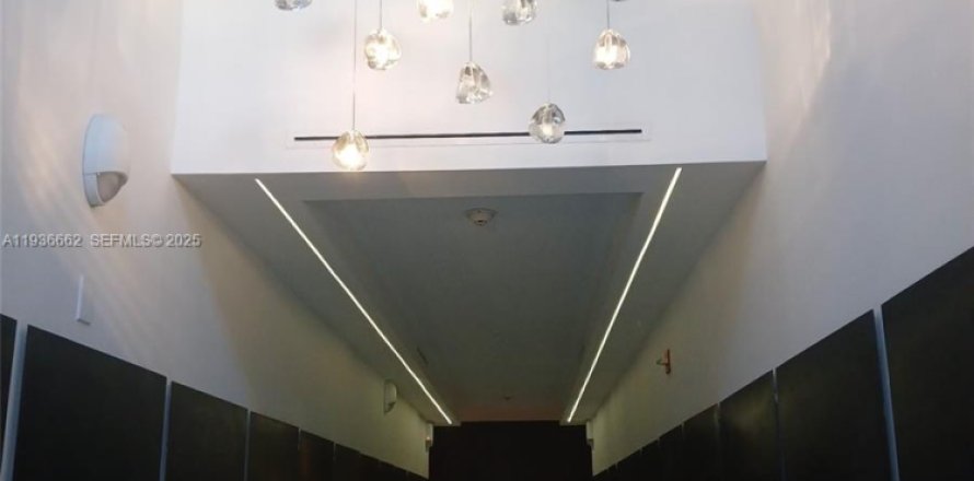 Apartment in Miami Beach, Florida 2 bedrooms, 97.08 sq.m. № 1994839