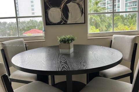 Copropriété à louer à Aventura, Floride: 2 chambres, 110.65 m2 № 2400702 - photo 5