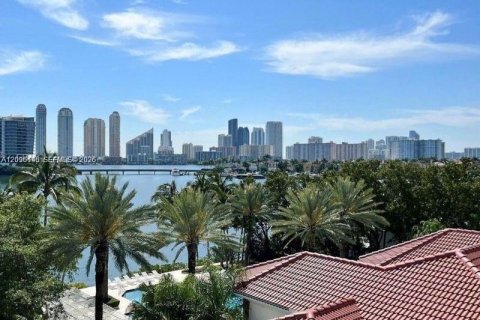 Copropriété à louer à Aventura, Floride: 2 chambres, 110.65 m2 № 2400702 - photo 3