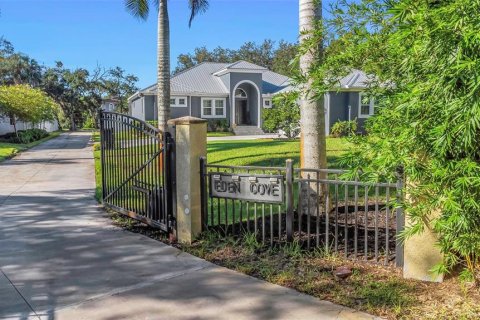 Villa ou maison à Tampa, Floride 4 chambres, 279.64 m2 № 2360679