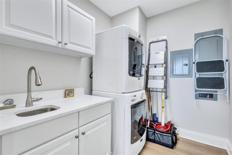 Condo in Palmetto, Florida, 4 bedrooms  № 2429188 - photo 24
