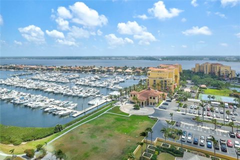 Condo in Palmetto, Florida, 4 bedrooms  № 2429188 - photo 26