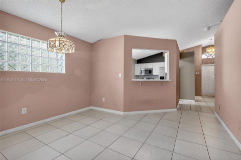 Casa en venta en Pembroke Pines, Florida, 3 dormitorios, 131.55 m2 № 1992260 - foto 22
