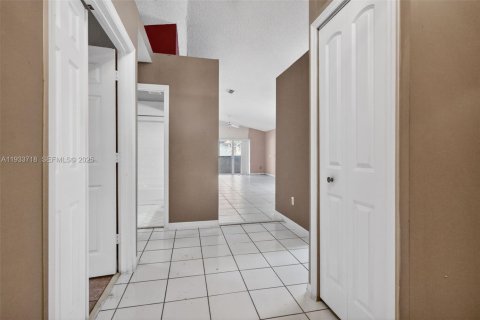 Casa en venta en Pembroke Pines, Florida, 3 dormitorios, 131.55 m2 № 1992260 - foto 8