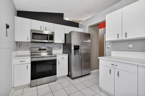 Casa en venta en Pembroke Pines, Florida, 3 dormitorios, 131.55 m2 № 1992260 - foto 14