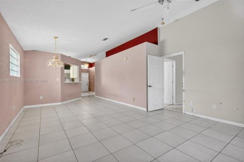 Casa en venta en Pembroke Pines, Florida, 3 dormitorios, 131.55 m2 № 1992260 - foto 20