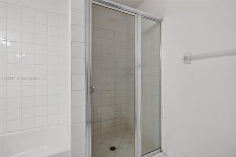 Casa en venta en Pembroke Pines, Florida, 3 dormitorios, 131.55 m2 № 1992260 - foto 27