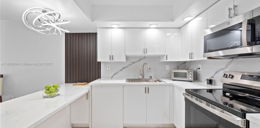 Condominio en Miami, Florida, 3 dormitorios № 1804388