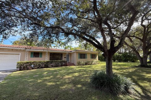 Villa ou maison à vendre à Coral Gables, Floride: 3 chambres, 144.65 m2 № 1989324 - photo 1