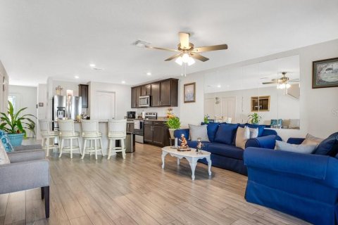 Townhouse in Tavares, Florida 2 bedrooms, 150.13 sq.m. № 1544223 - photo 4