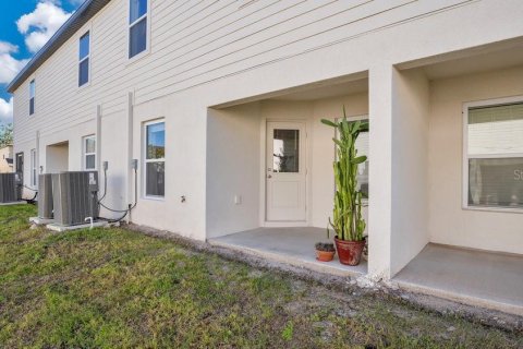 Townhouse in Tavares, Florida 2 bedrooms, 150.13 sq.m. № 1544223 - photo 17
