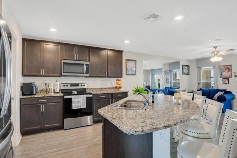 Townhouse in Tavares, Florida 2 bedrooms, 150.13 sq.m. № 1544223 - photo 7