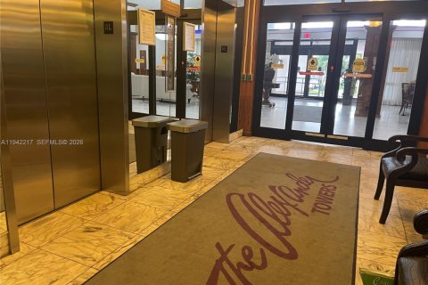 Condo in Hollywood, Florida, 2 bedrooms  № 2059746 - photo 28