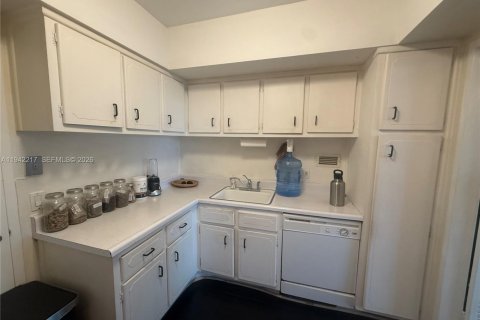 Condo in Hollywood, Florida, 2 bedrooms  № 2059746 - photo 18