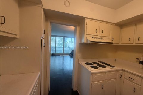 Condo in Hollywood, Florida, 2 bedrooms  № 2059746 - photo 20