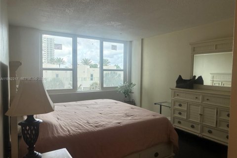Condo in Hollywood, Florida, 2 bedrooms  № 2059746 - photo 11