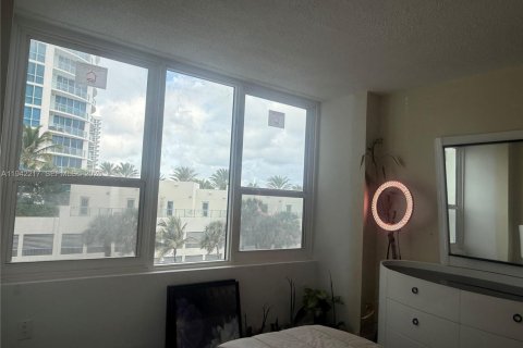 Condo in Hollywood, Florida, 2 bedrooms  № 2059746 - photo 7