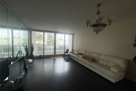 Condo in Hollywood, Florida, 2 bedrooms  № 2059746 - photo 21